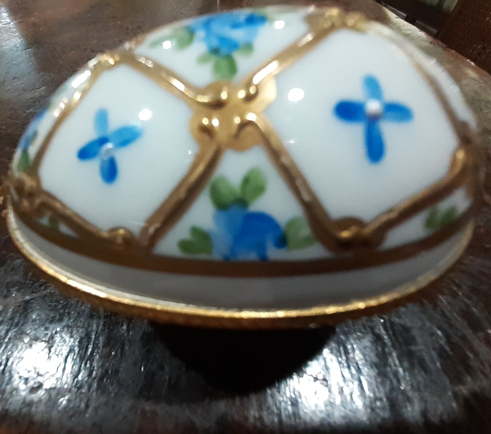 Limoges France Decor Main Porcelain Blue Floral Egg Trinket Box